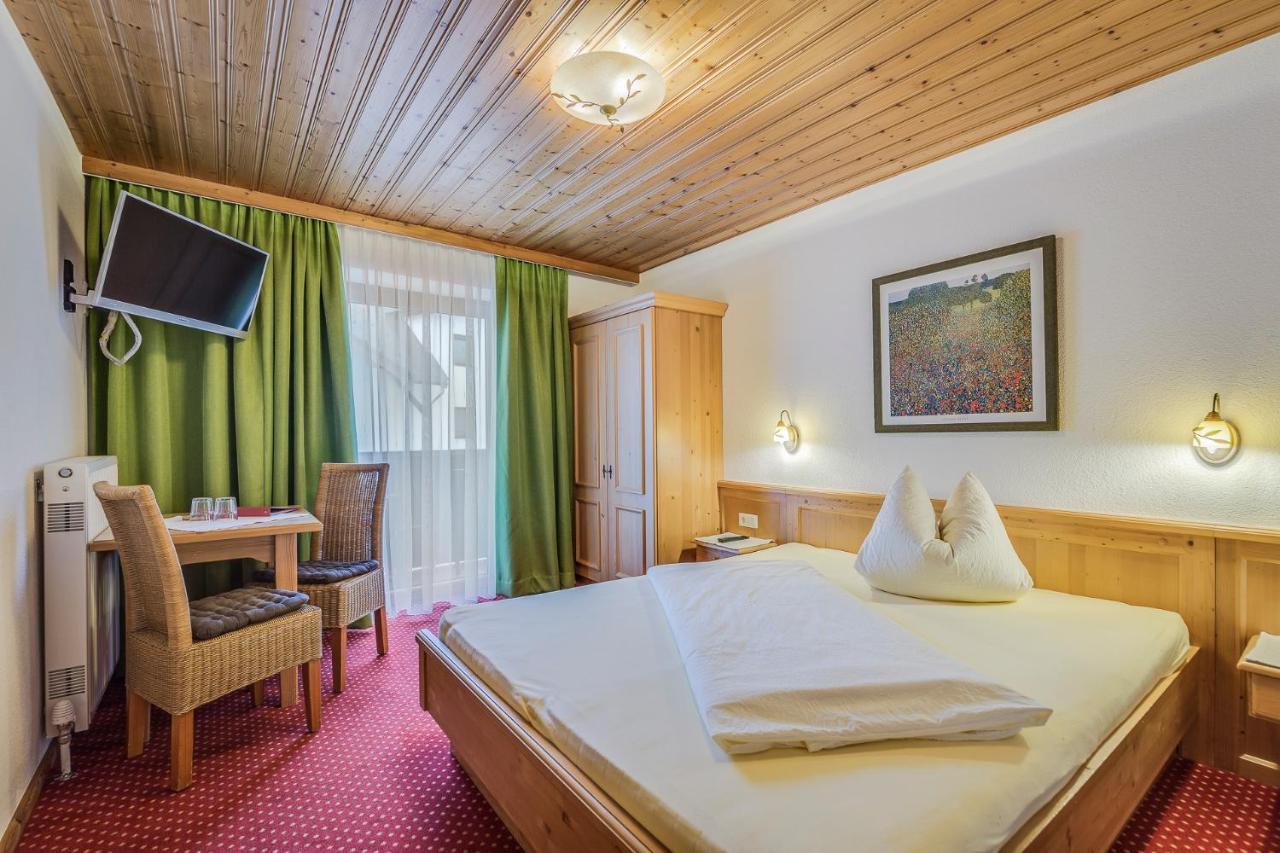 Restaurant Gaestehaus Wiesenheim Uderns Esterno foto